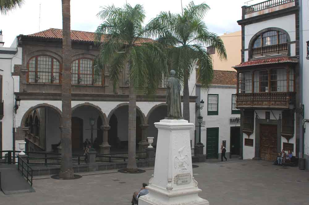 02 - La Palma - Santa Cruz de la Palma, plaza de Espanya y ayuntamiento